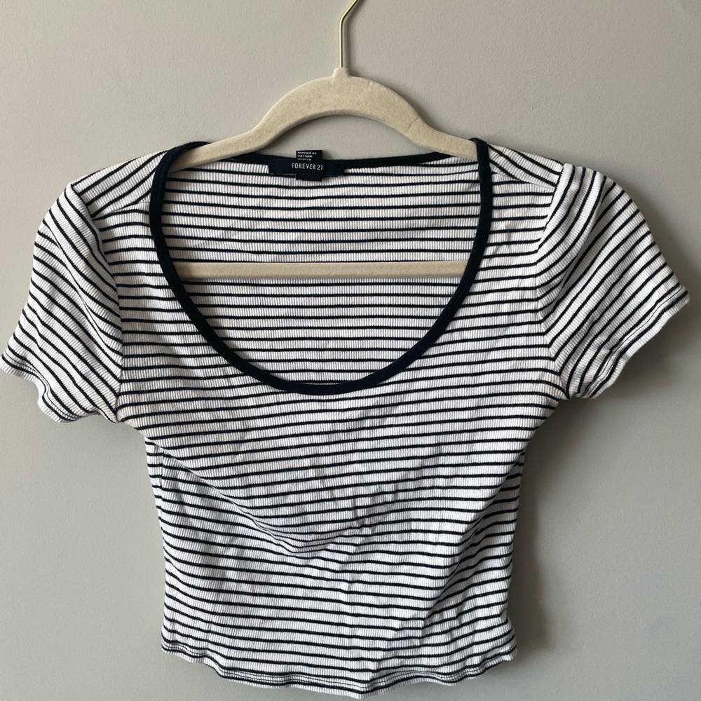 Forever 21 Black and White Striped Women's Top